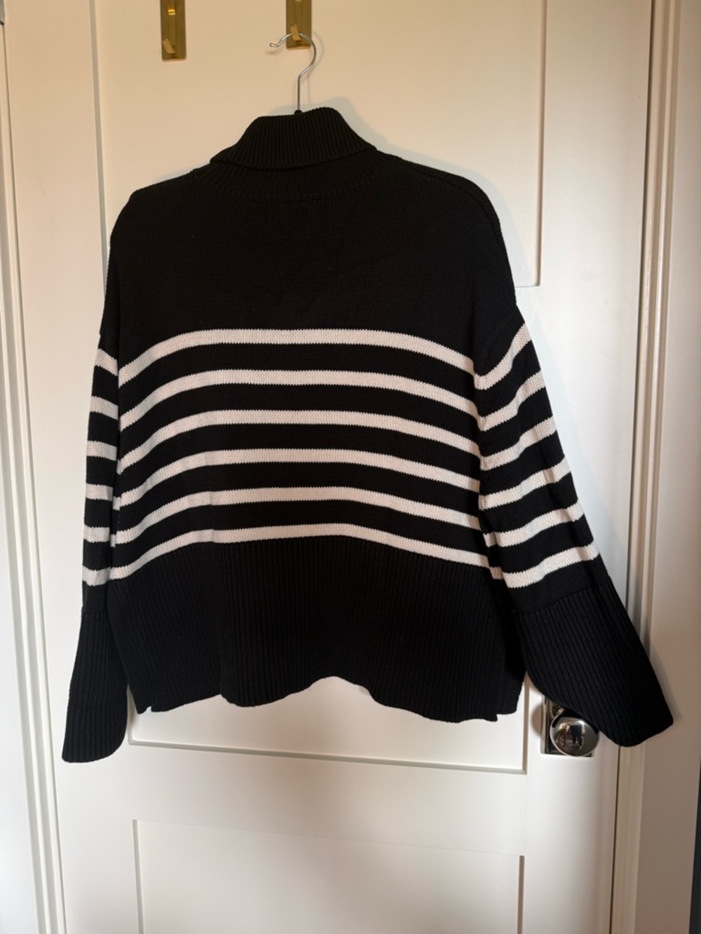 EUC Gap Oversized 100% cotton sweater. Size is Petite M.